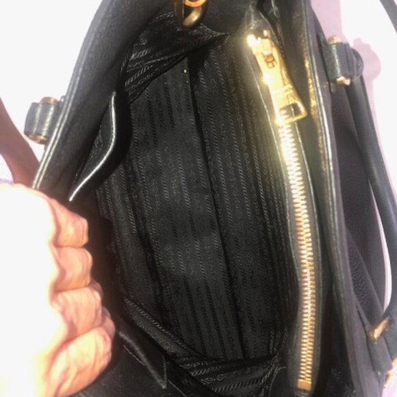 Gorgeous Classic Prada Vitello Phenix BLACK - Picture 2 of 5